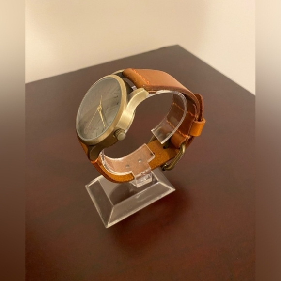 Brand new Brown Ladies fashion watch - Picture 2 of 3